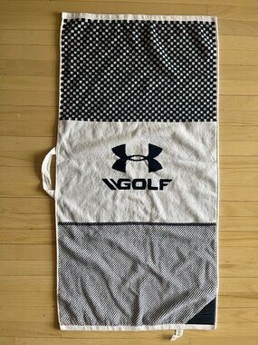 🆕 Under Armour White and Black Golf Towel with scrubbing pad built into corner